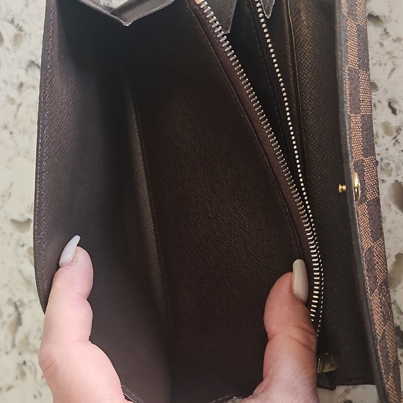 Louis Vuitton Damier Sarah Long Wallet - Picture 14 of 17